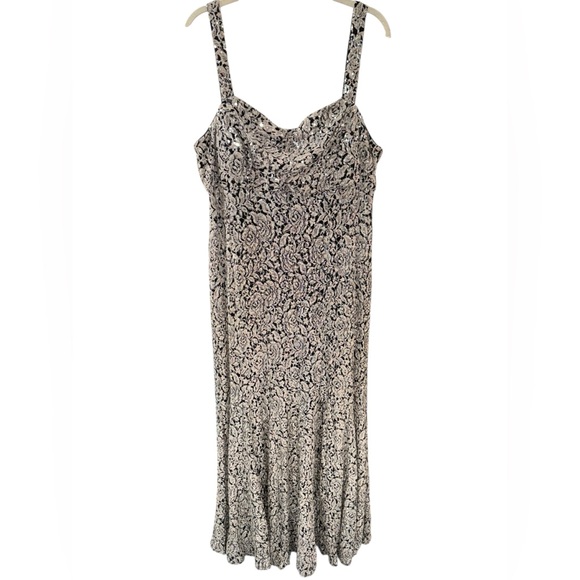 Ignite Evenings Dresses & Skirts - Vintage 1990’s IgNite Evenings by Carrollin Silver Elegant‎ Formal Gown